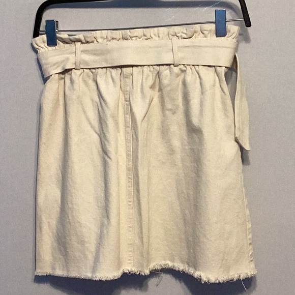 Forever 21 cream cotton belted mini skirt size small - Picture 2 of 5